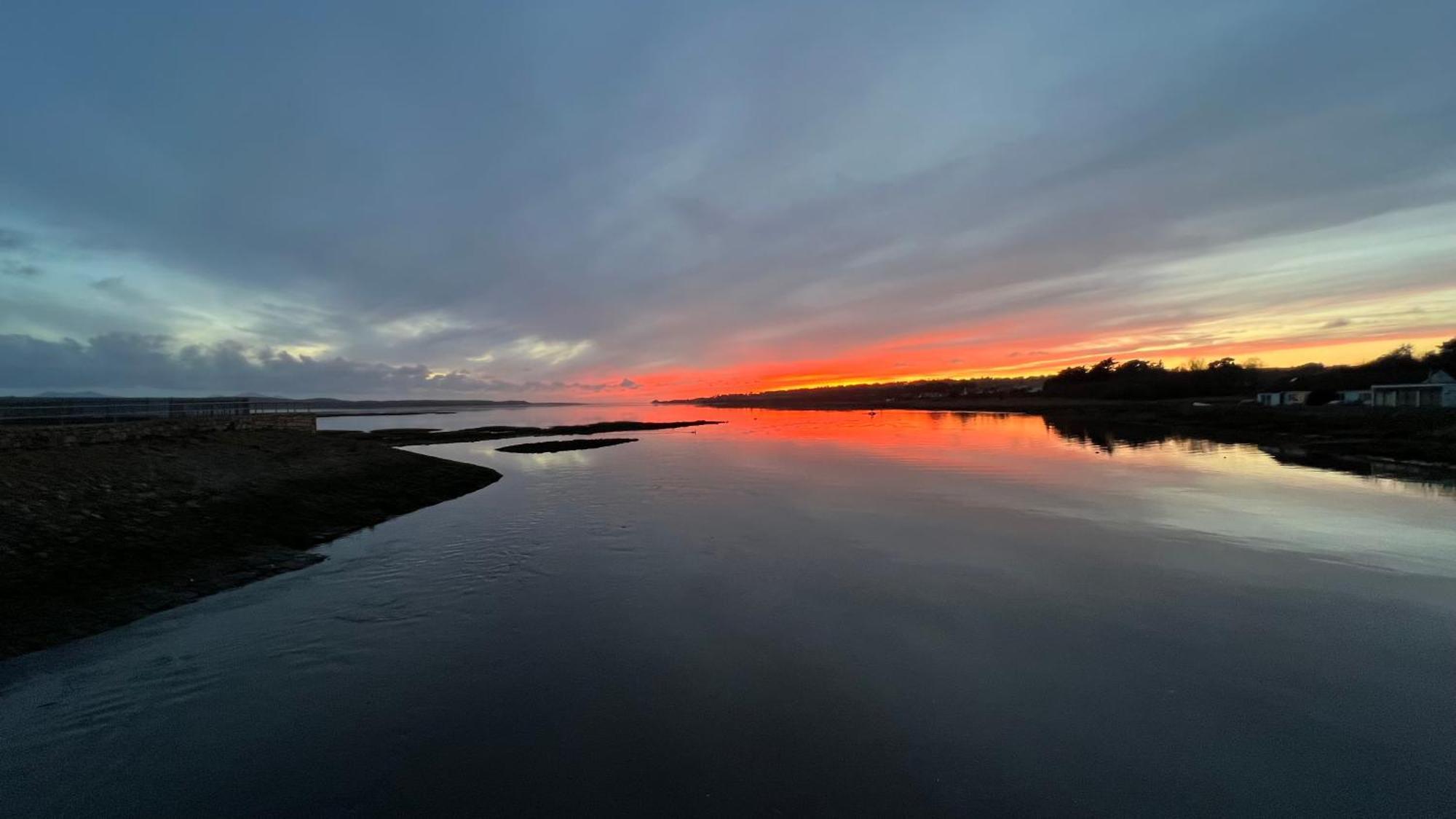 Llanw Malltraeth - Malltraeth Tides Llangadwaladr  Экстерьер фото